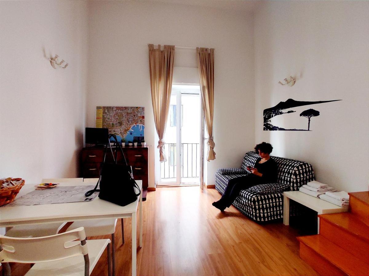 Ale & Tizy House Bed & Breakfast เนเปิลส์ ภายนอก รูปภาพ