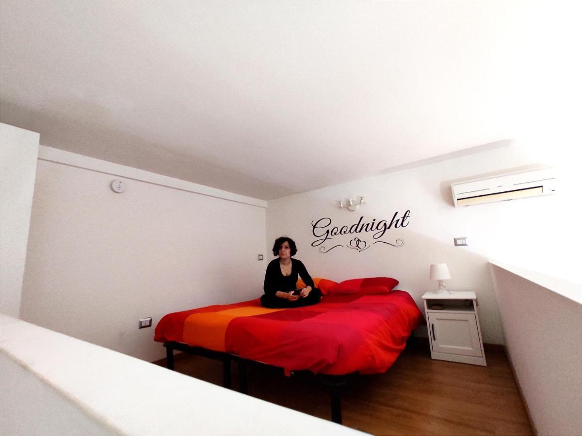 Ale & Tizy House Bed & Breakfast เนเปิลส์ ภายนอก รูปภาพ