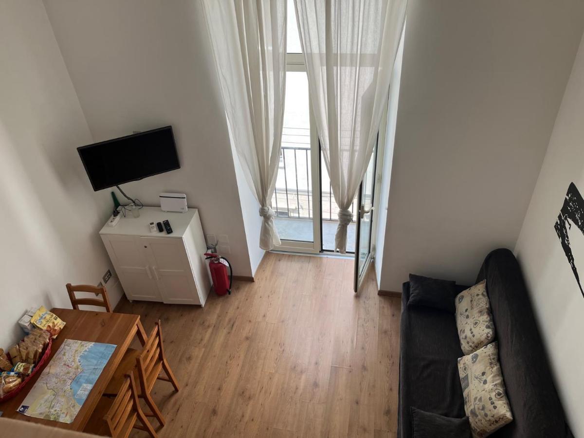 Ale & Tizy House Bed & Breakfast เนเปิลส์ ภายนอก รูปภาพ