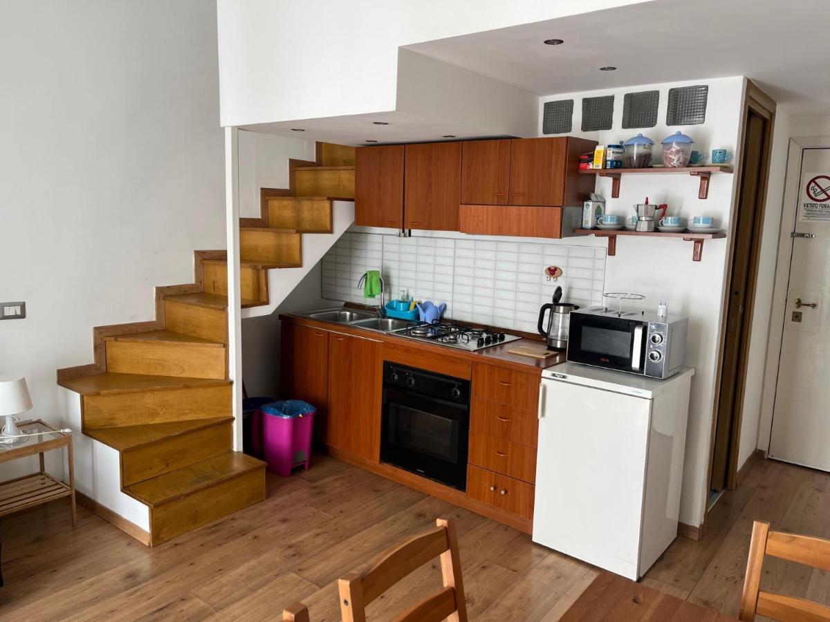 Ale & Tizy House Bed & Breakfast เนเปิลส์ ภายนอก รูปภาพ