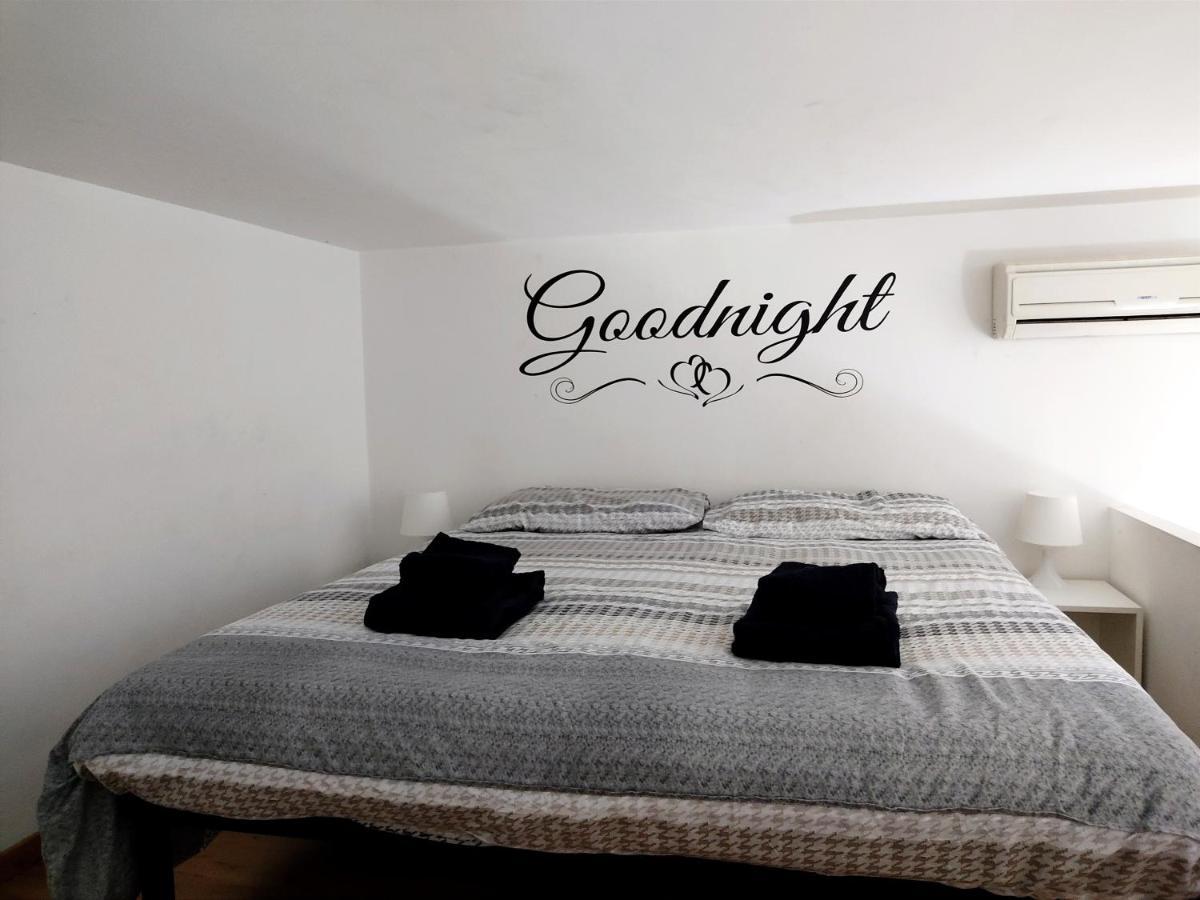 Ale & Tizy House Bed & Breakfast เนเปิลส์ ภายนอก รูปภาพ