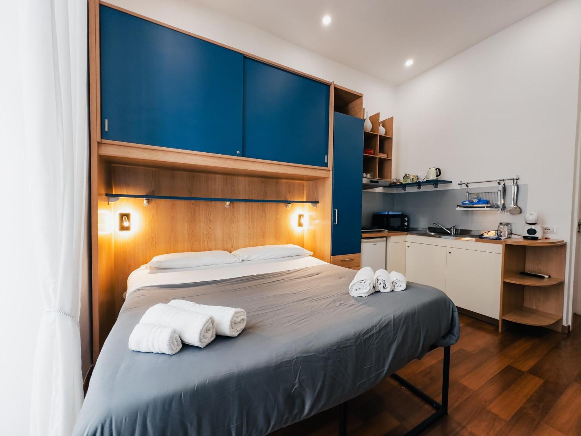 Ale & Tizy House Bed & Breakfast เนเปิลส์ ภายนอก รูปภาพ
