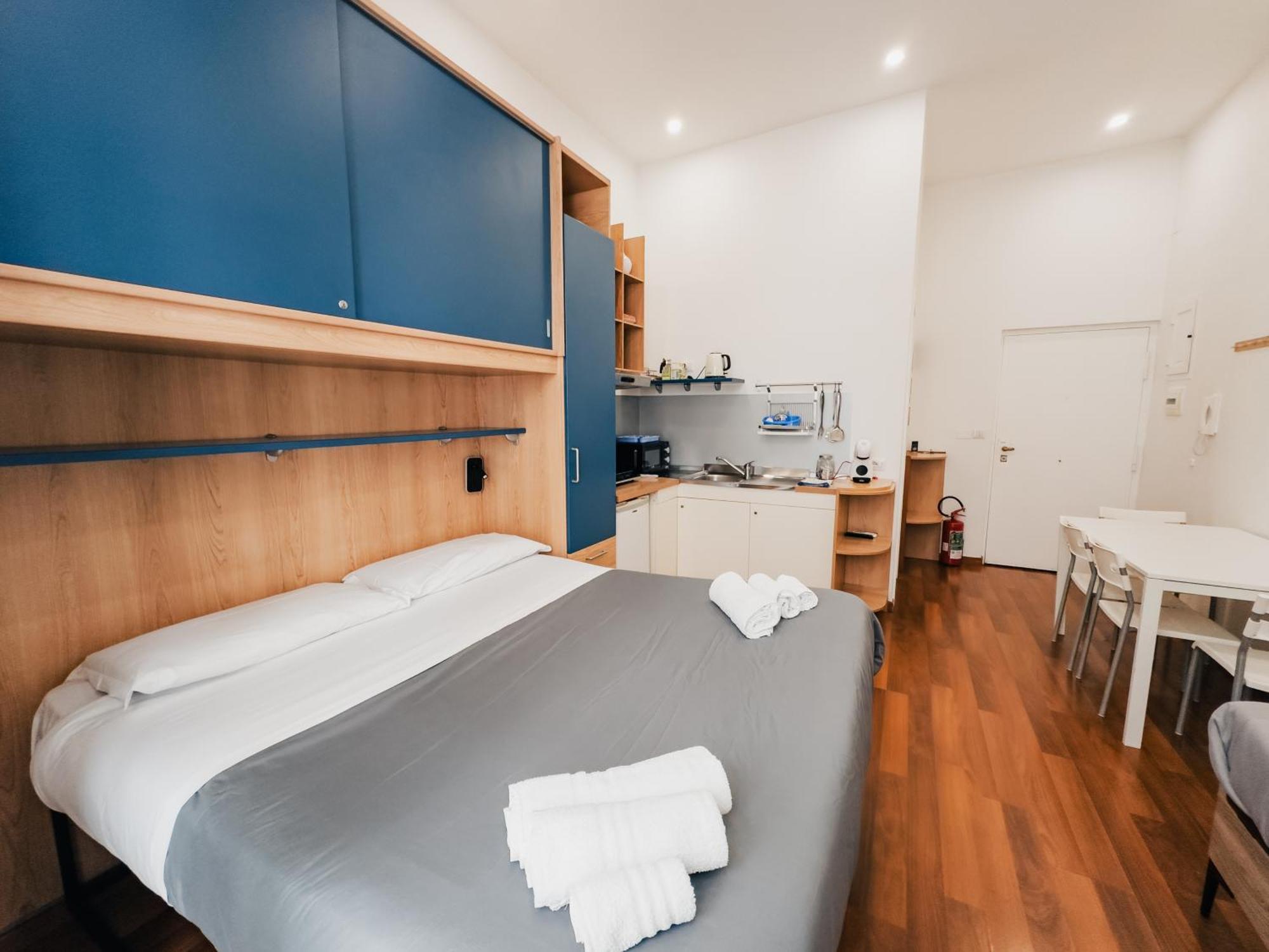 Ale & Tizy House Bed & Breakfast เนเปิลส์ ภายนอก รูปภาพ