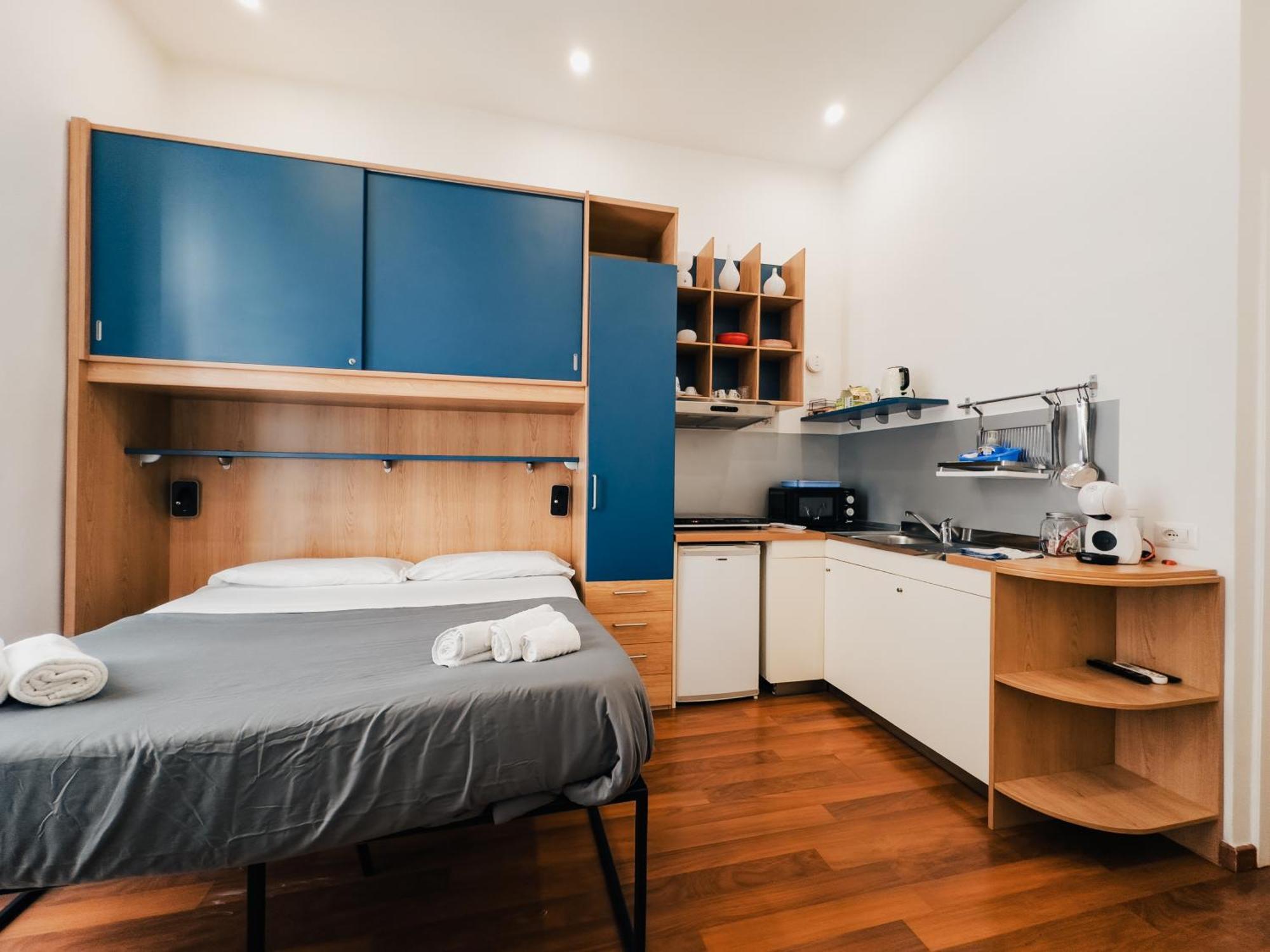 Ale & Tizy House Bed & Breakfast เนเปิลส์ ภายนอก รูปภาพ