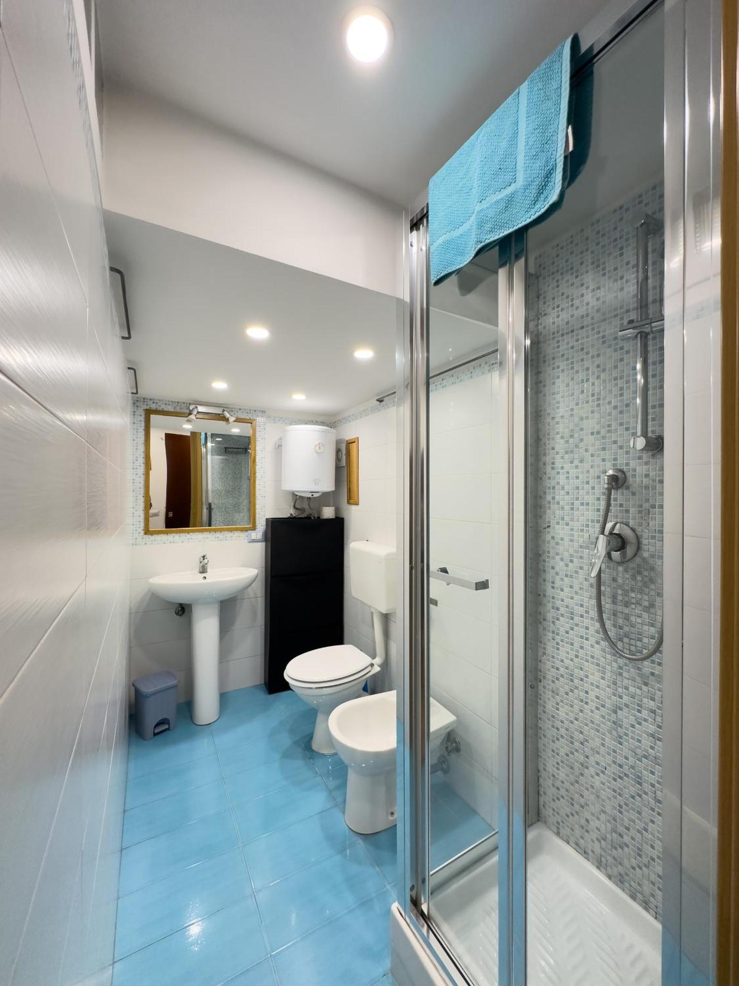Ale & Tizy House Bed & Breakfast เนเปิลส์ ภายนอก รูปภาพ