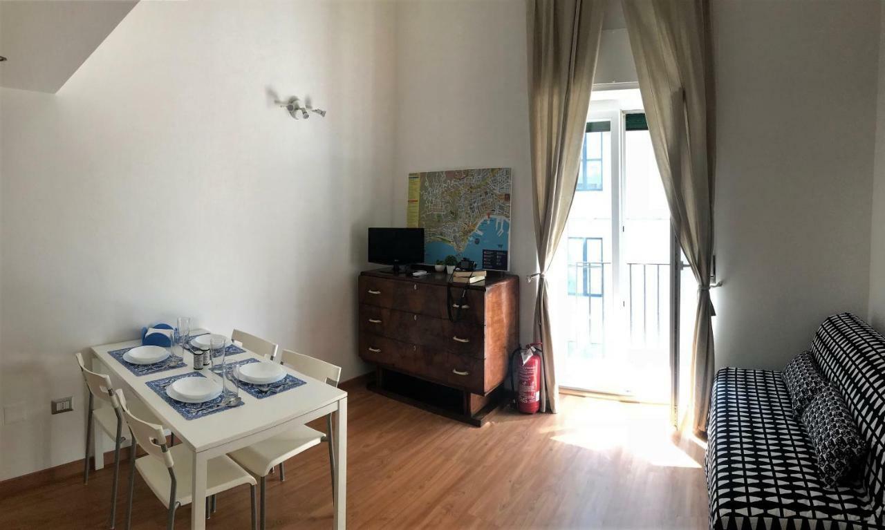 Ale & Tizy House Bed & Breakfast เนเปิลส์ ภายนอก รูปภาพ